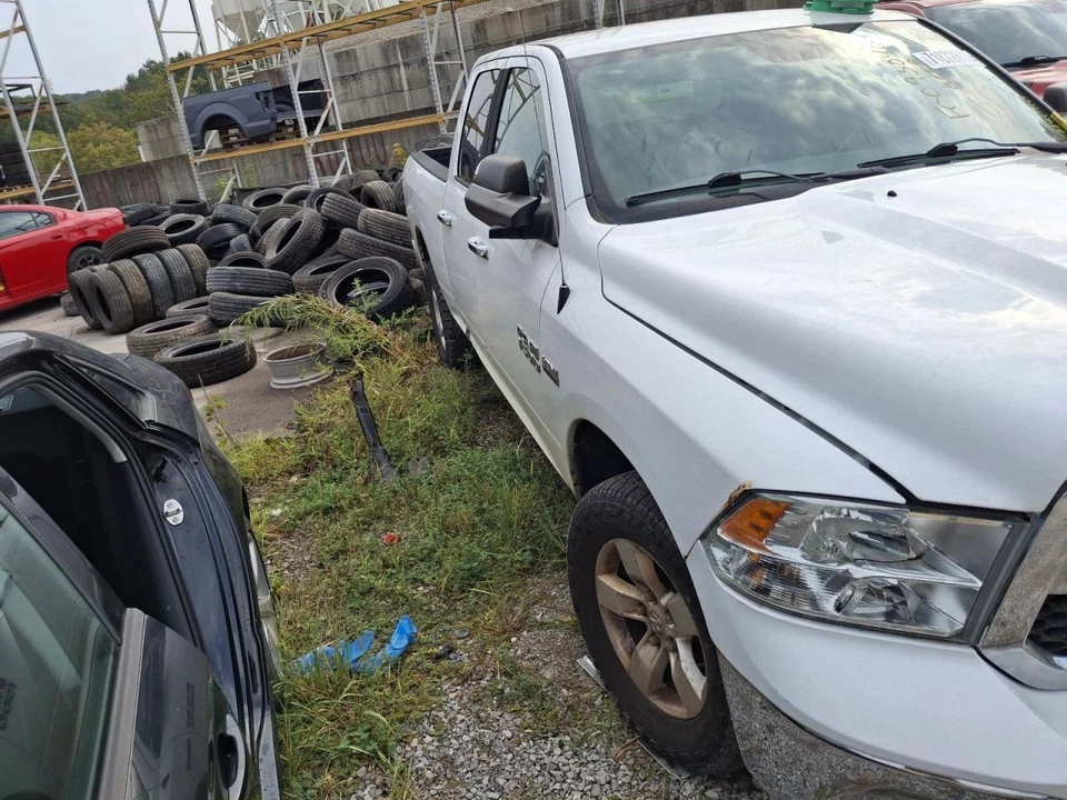 2015 Dodge Ram 1500 Rear Door Trim Panel Gray Used 4DR PU B Grade 3689910 - Imagem 2 de 4