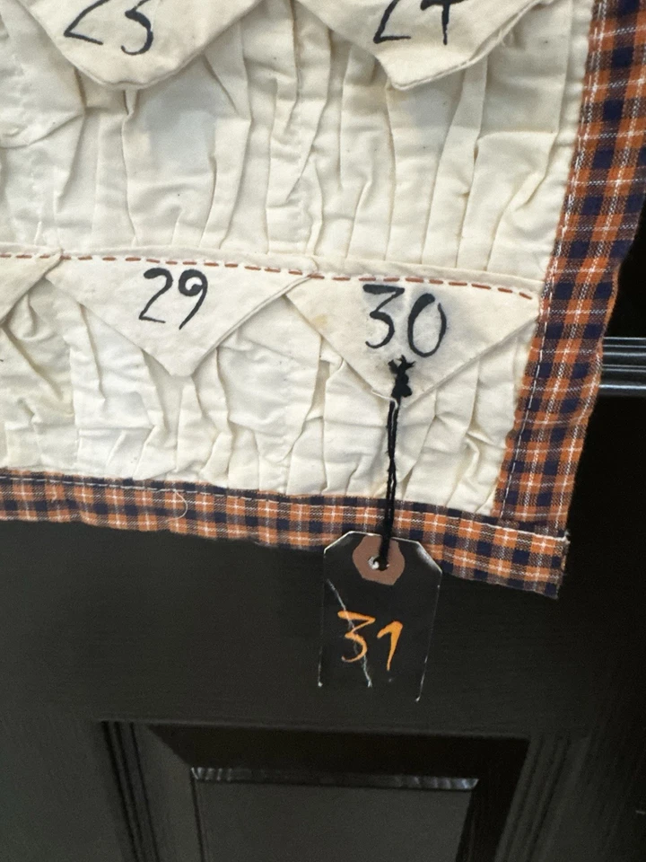 Hanging Pocket Halloween Advent Count Down Calendar - Image 3 of 4