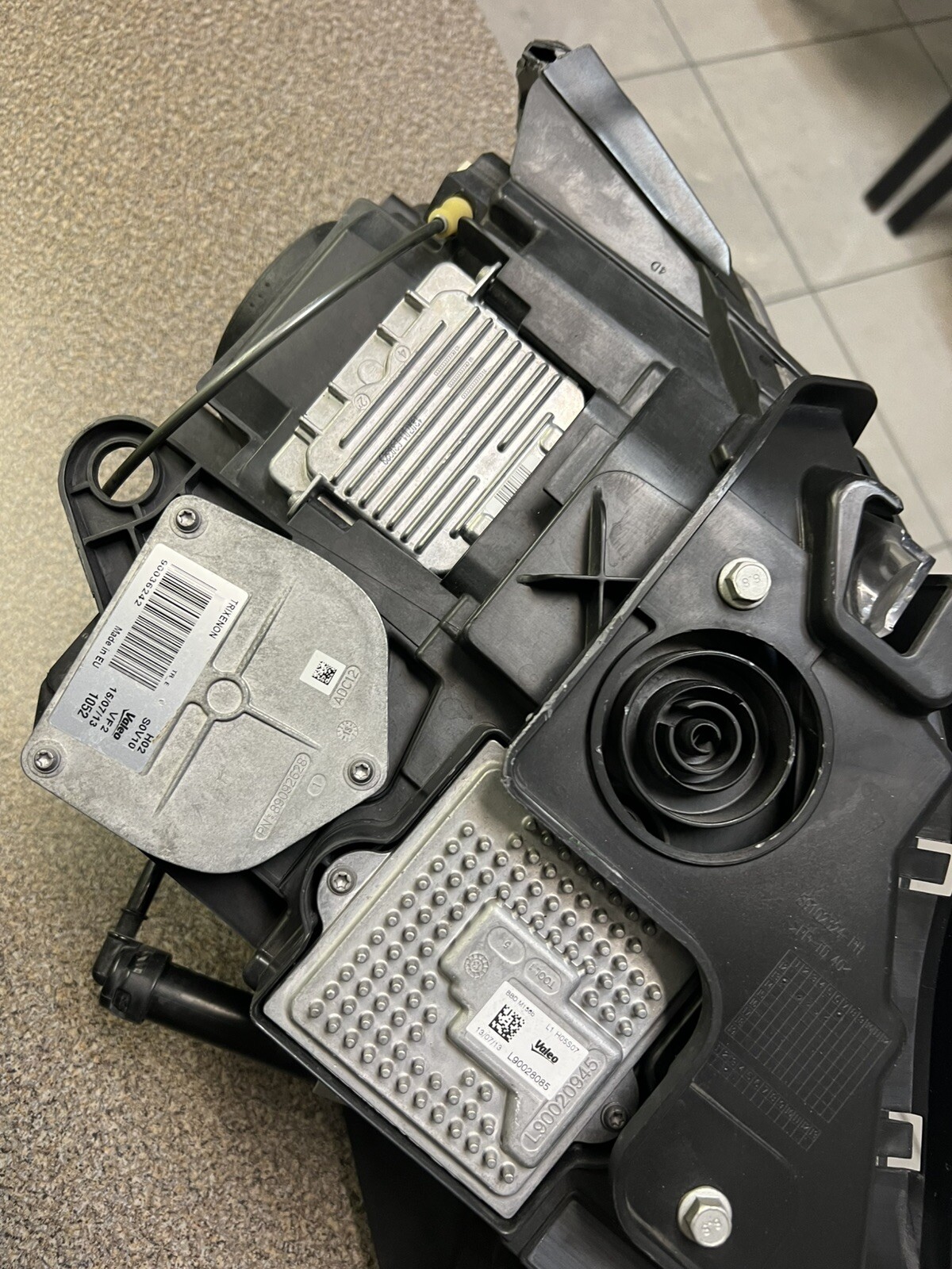 2014-2016 Maserati Quattoporte Front Headlight RH OEM 89102338 / 1-O