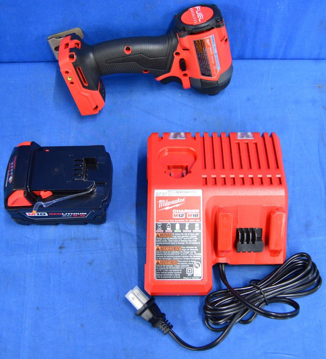 Milwaukee 2953-20 1/4 Hex Impact Driver Battery 48-11-1850 m18 5Ah  charger