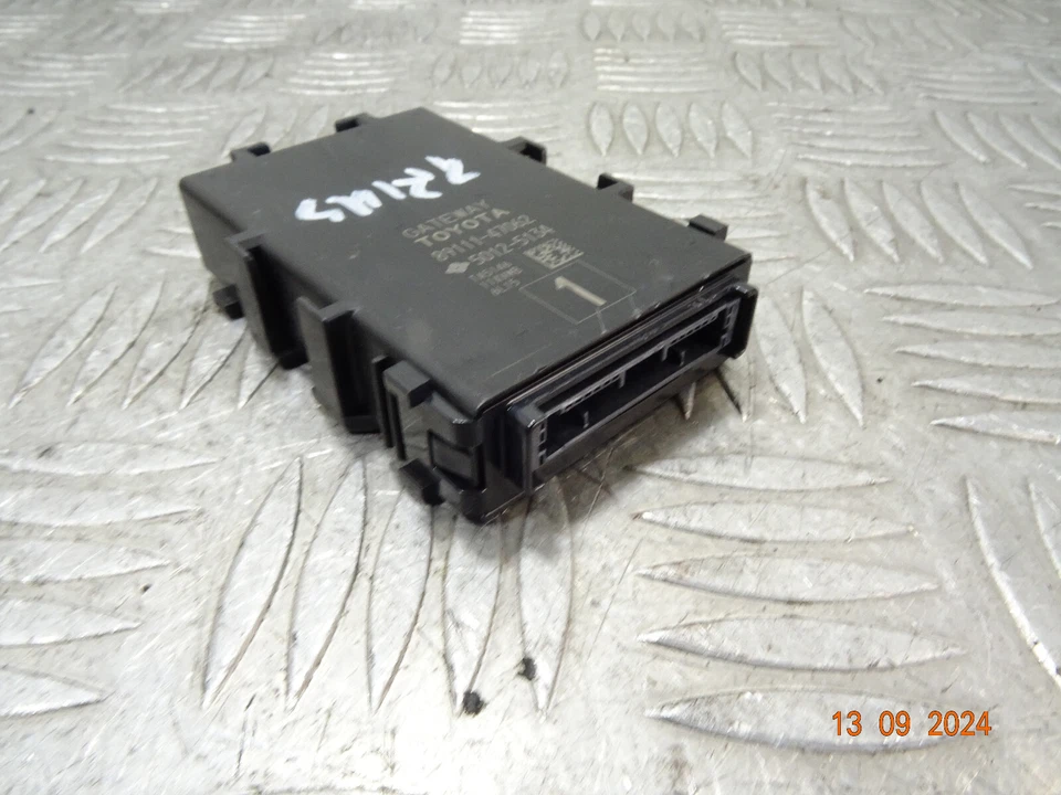 2017 TOYOTA PRIUS HYBRID 5 DRS HATCH 1.8HYBRID GATEWAY CONTROL MODULE UNIT *3863 - Image 2 of 4