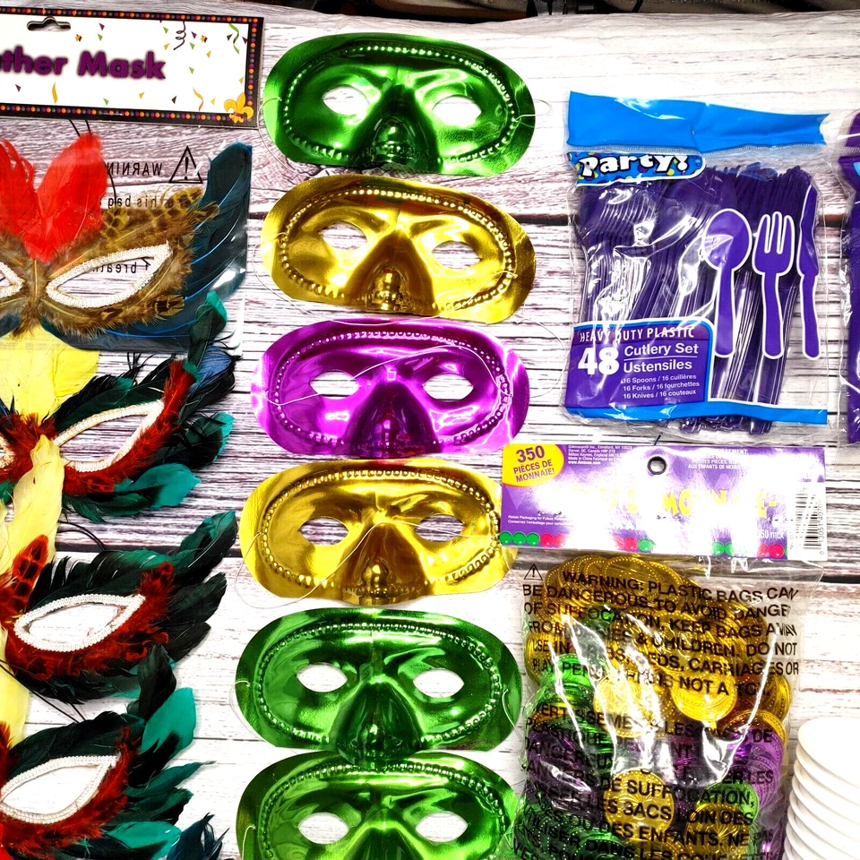 Decoraciones de fiesta de Mardi Gras. Máscara decorativa, monedas, manteles, servilletas + Foto 4 de 4