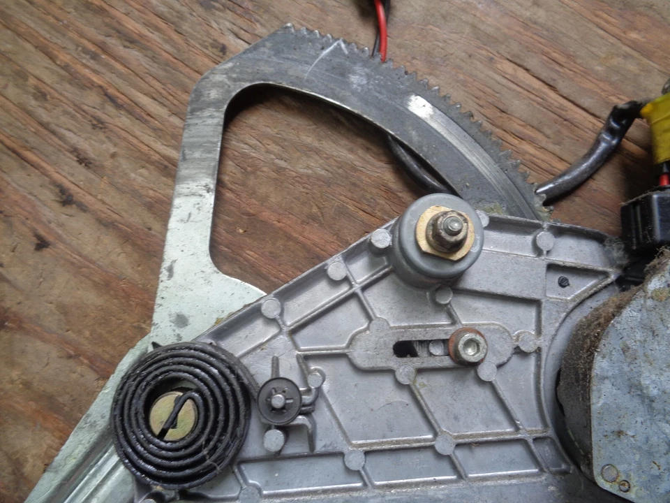 Regulador de ventana delantera Volvo 780 Bertone 1987-1991 izquierdo (conductor) probado 1380911 Foto 4 de 4