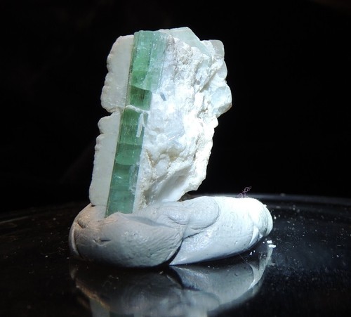 TOP Paraiba Turmalin Afghanistan tolle Farbe Stufe auf Feldspat - Bild 3 von 4