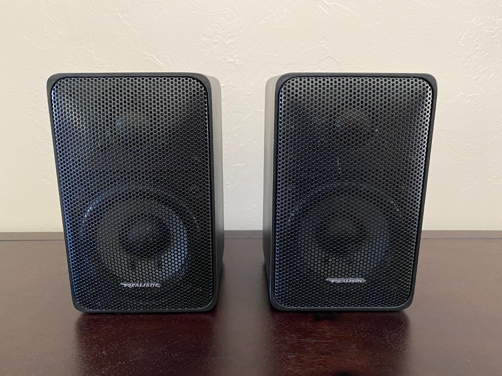 Radio Shack REALISTIC MINIMUS 7 BLACK BOOKSHELF SPEAKERS 40-2030C