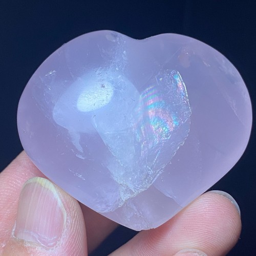 55 g natürlicher Rosenquarz geschnitztes Herz Palmenstein Kristall Meditation Heilung C696
