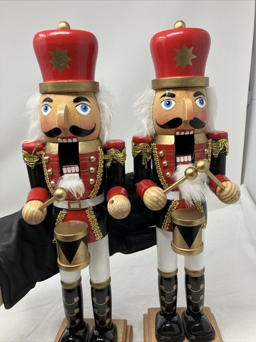 FAO Schwarz Nutcracker PAIR Drummer Soldier ~14" Wood Red Black 2019 READ - Picture 18 of 19