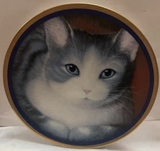 Special Gifts by Crowning Touch Ceramic Plate - Gray & White Cat Blue Eyes Free