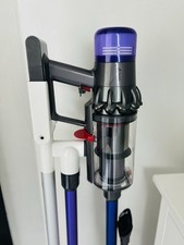 Dyson V11 Absolute Pro mit Dyson Floordock Neuwertig