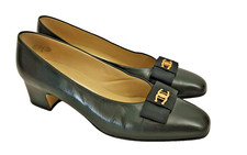 Vintage Etienne Aigner Fiesta Black Leather Pumps Gold Tone Logo Bow 8M