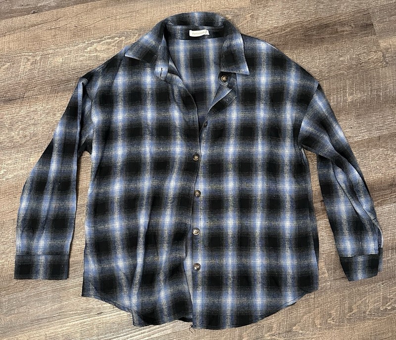 Fantaslook Womens Size L Blue/black plaid Button front Long Sleeve shirt