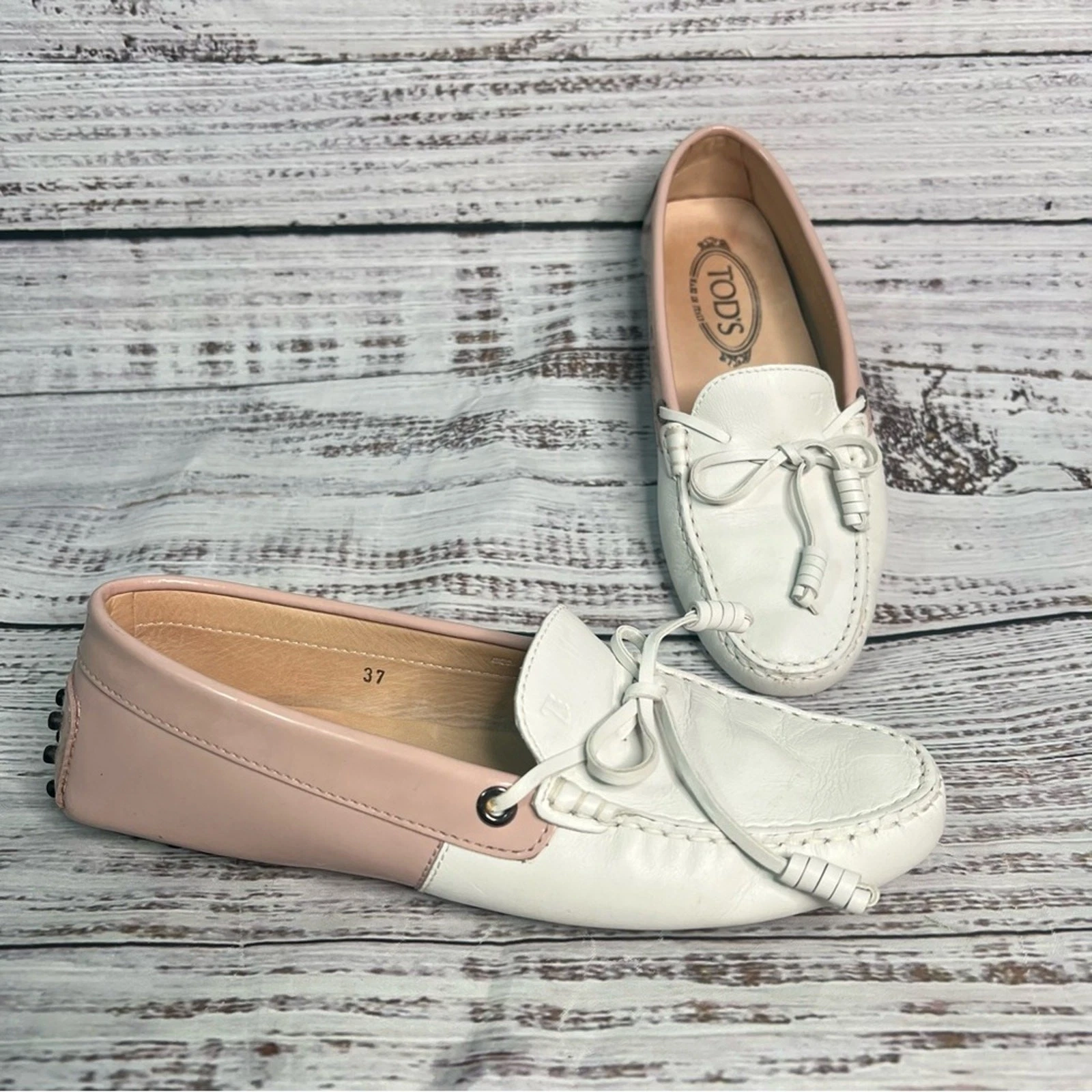 TOD’S Mocassini Tod's in pelle rosa bianca taglia 37 mocassino driver designer taglia US 7