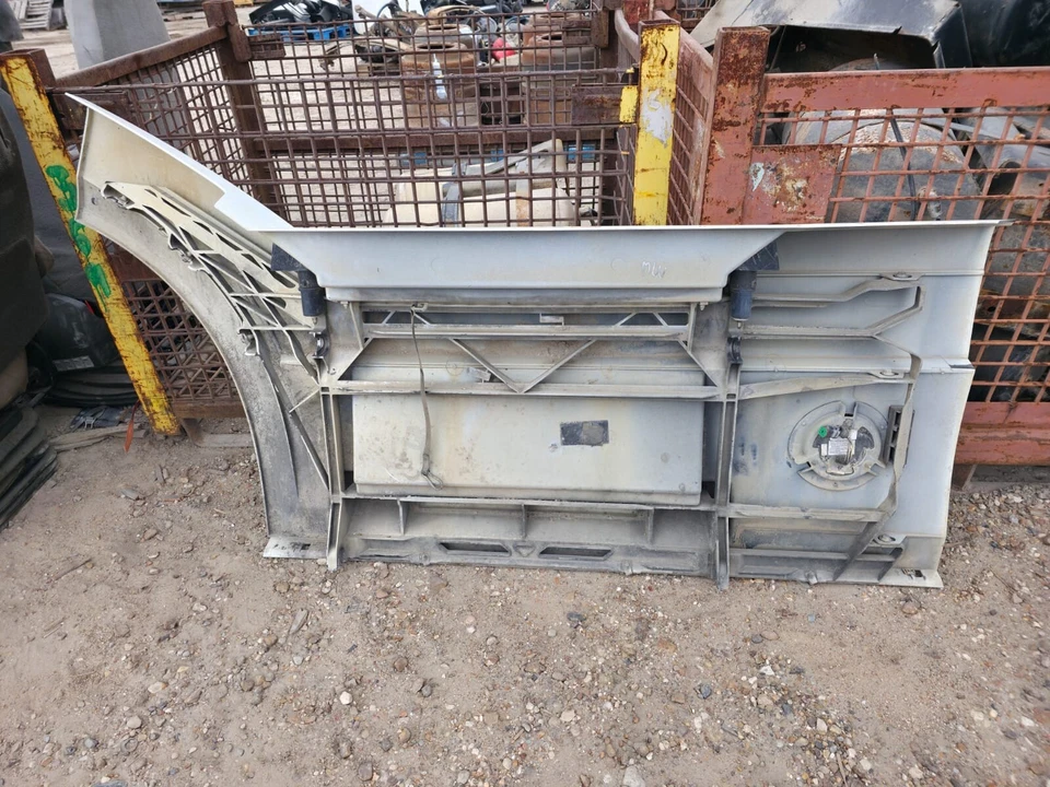 FALDA/CARENADO LATERAL VOLVO VNL cabina Foto 2 de 4