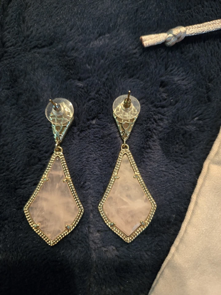 Cuarzo rosa Kendra Scott Alexa con detalle dorado nuevo sin etiquetas venta al por menor $80 Foto 3 de 4