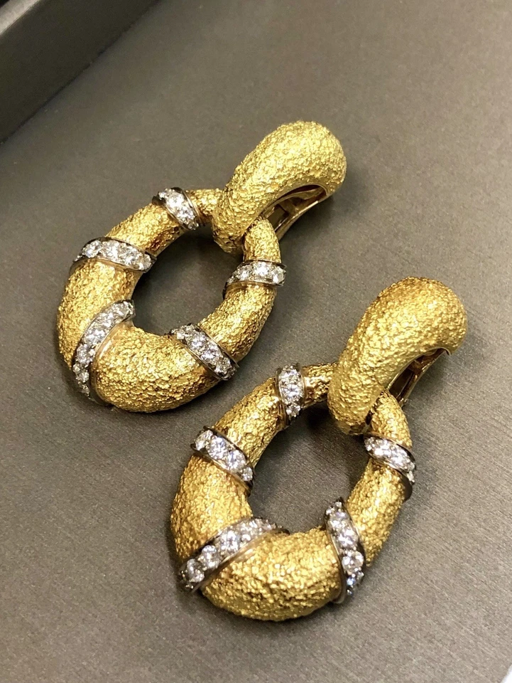 Pendientes llamadores vintage de platino de 18 quilates con diamantes Van Cleef & Arpels VCA Foto 3 de 4