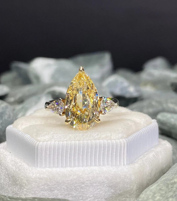 IGI 3.50TCW Pear Cut Fancy Vivid Lab-Grown Yellow Diamond Ring 3-Stone 14k Gold