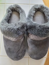 Isotoner Women's Gray Faux Suede Faux Fur Lined Slip-On Slippers US 7
