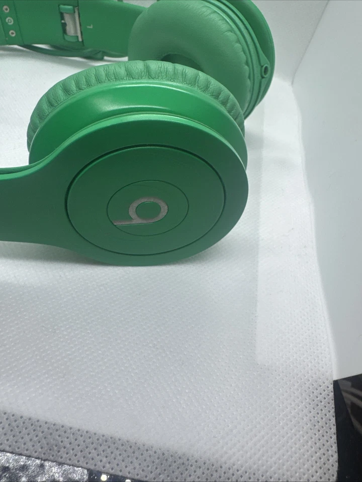 Auriculares de diadema Beats by Dr. Dre Solo con cable verdes Foto 3 de 4