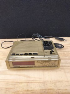 Vieux Poste Radio VENTURER N2959-5 Qui Fonctionne Encore – Super Look Vintage Pour La Déco !