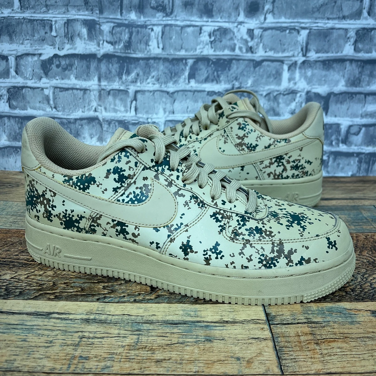 Nike Air Force 1 '07 LV8 Team Gold Reflective Desert Camo 823511-700 Size  7.5