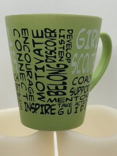 Pfadfinder Tasse - hellgrün mit beschreibenden Verben - Bild 1 von 6