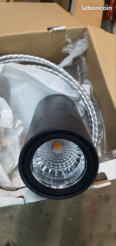Lot de suspensions LED Philips GreenSpace compactes pour éclairage de bureau