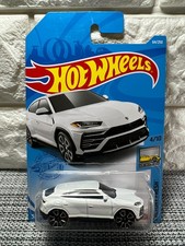 Hot Wheels Factory Fresh 4/10 '17 Lamborghini Urus 64/250 White