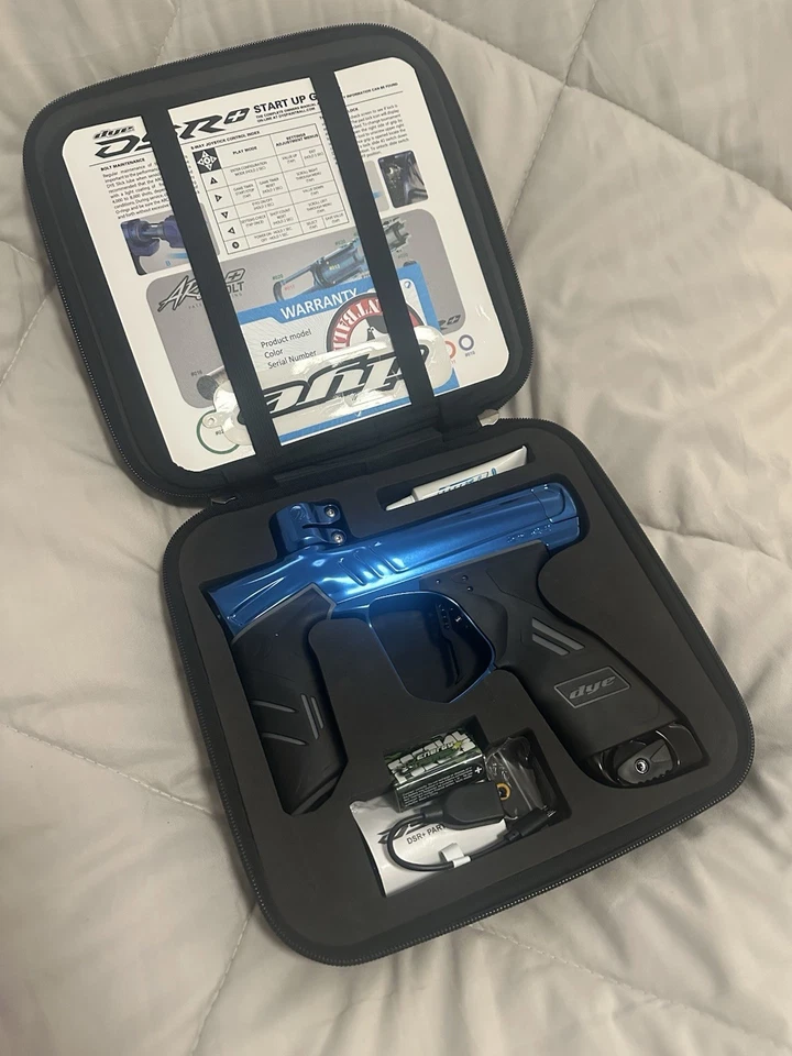 Pistola de paintball Dye DSR+ Im Pro Kit con gatillo de colmillo PGA Slick Foto 4 de 4