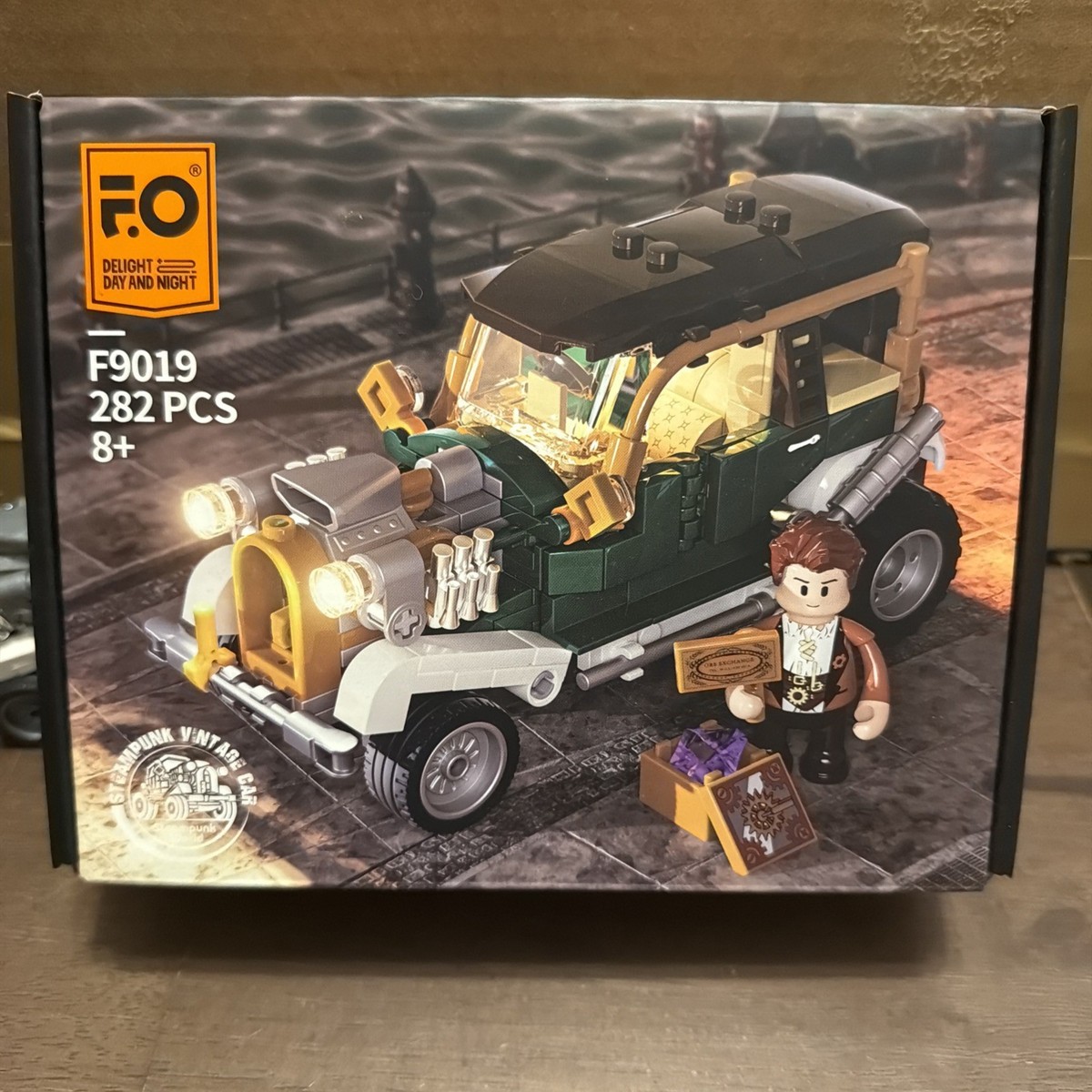 Funwhole / Lumibricks F9019 Steampunk Vintage Car w/ Lights