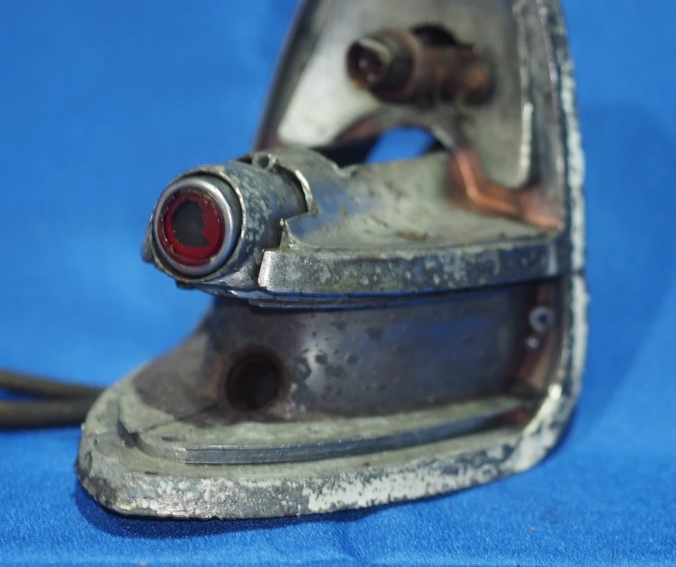 Cadillac Serie 62 1953 luz trasera derecha carcasa OEM buena forma guía B5-51 Foto 4 de 4