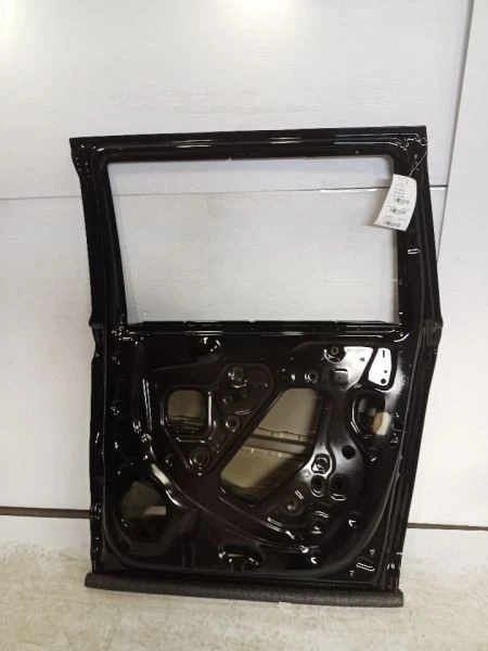 Left Rear Side Door Shell from 2022 GMC Yukon XL 1500 10610436 - Image 2 of 4