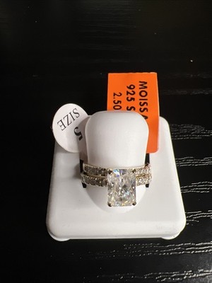 925 Sterlingsilber Gold 2,50 ctw Moissanit Ehering Set Größe 5