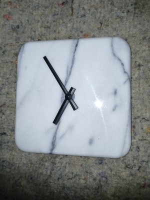 Kleine Marmor - Wanduhr, SCHOLER QUARTZ Swiss made, Designeruhr ohne Ziffern