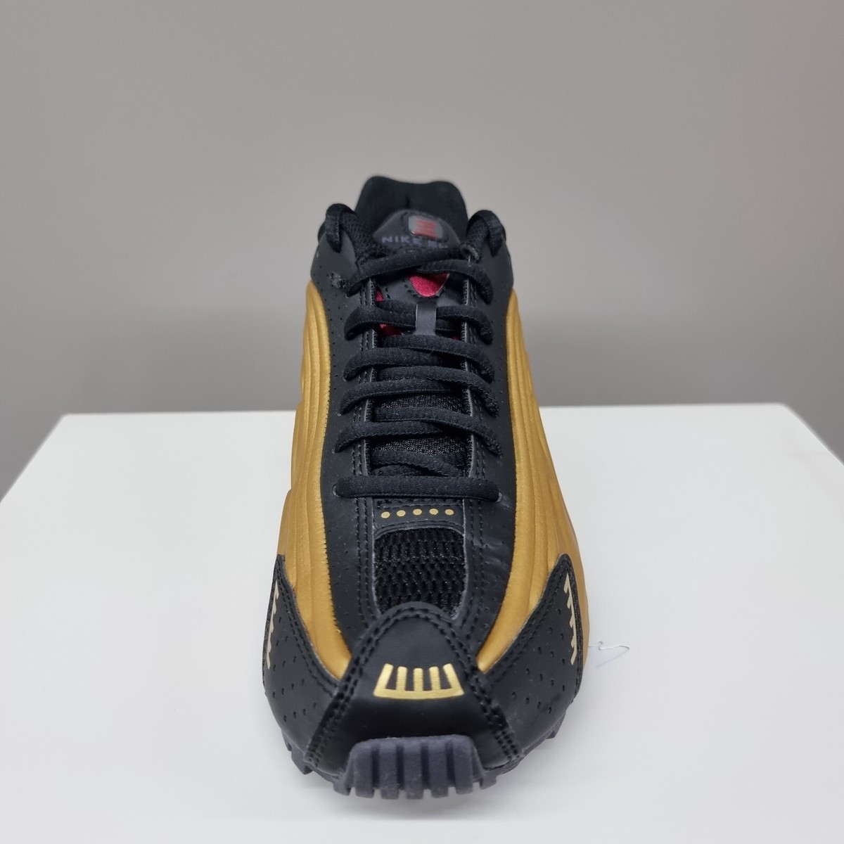 NIKE SHOX R4 
