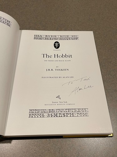 The Hobbit By J R R Tolkien SIGNED by Alan Lee (1997 Illustrated Hardcover) LotR - Foto 16 di 24
