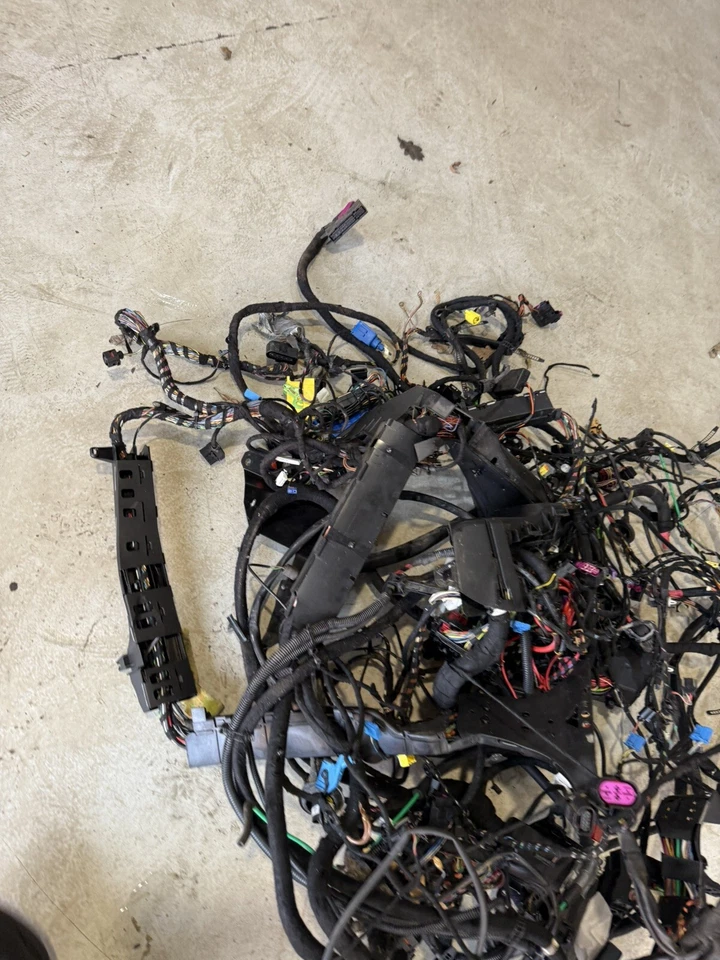 Telar de cableado chasis berlina Audi RS4 B7 4.2 V8 Foto 3 de 4