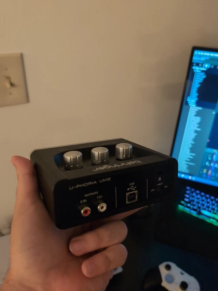 Interfaz de audio de un solo canal Behringer U-PHORIA UM2 - negra Foto 2 de 2