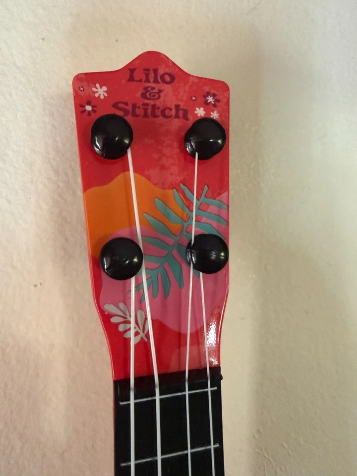 Ukelele Disney Lilo & Stitch Primer Acto Instrumentos Musicales Sintonizables Foto 3 de 4