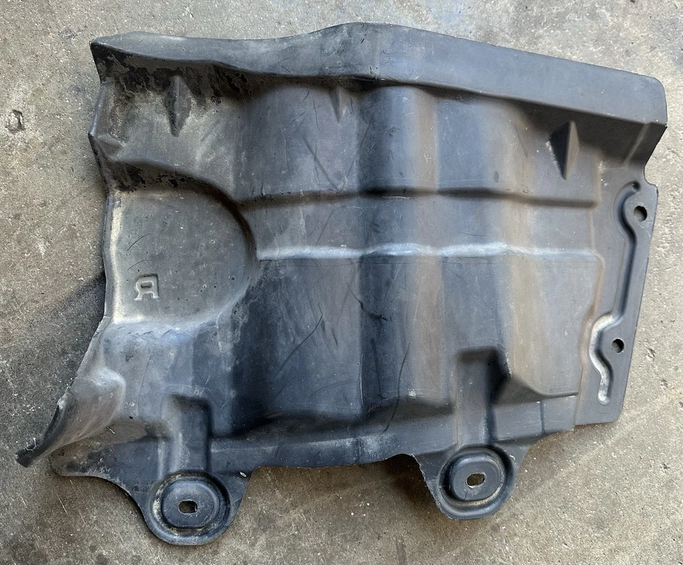 Оригинальный б/у брызговик на переднее правое пассажирское крыло Nissan Murano 2003-2007 годов выпуска - Изображение 3 из 4