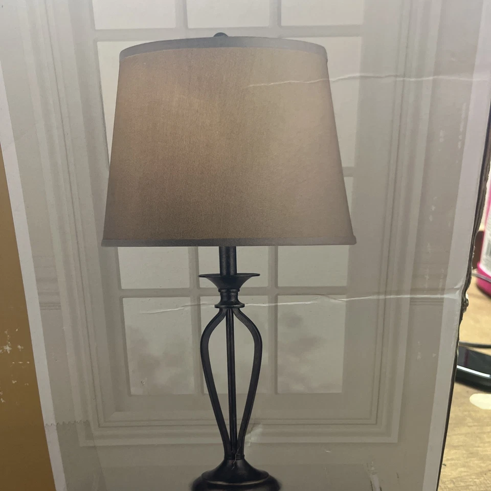 "Lámpara de mesa Hampton Bay Rhodes 28"" acabado bronce 14"" diámetro 857 394" Foto 2 de 4