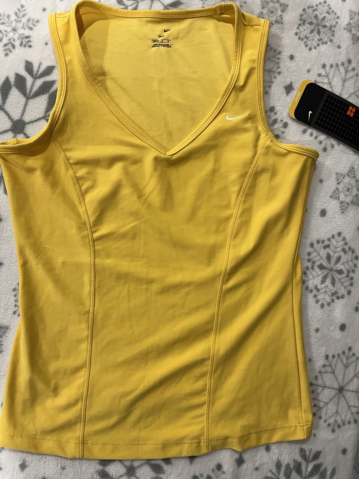 TOP NIKE FIT DRY STORTS M 8 10 NUOVO con ETICHETTE.