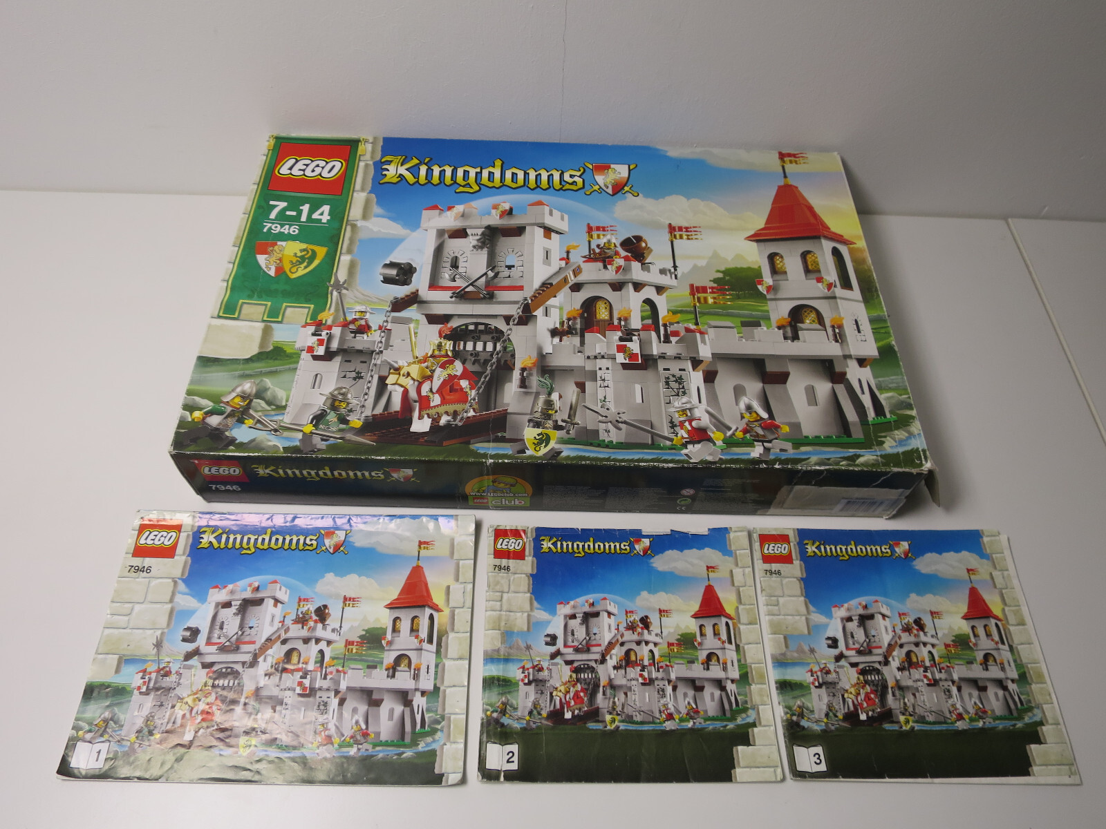 AH 3 ) Lego 7946 King