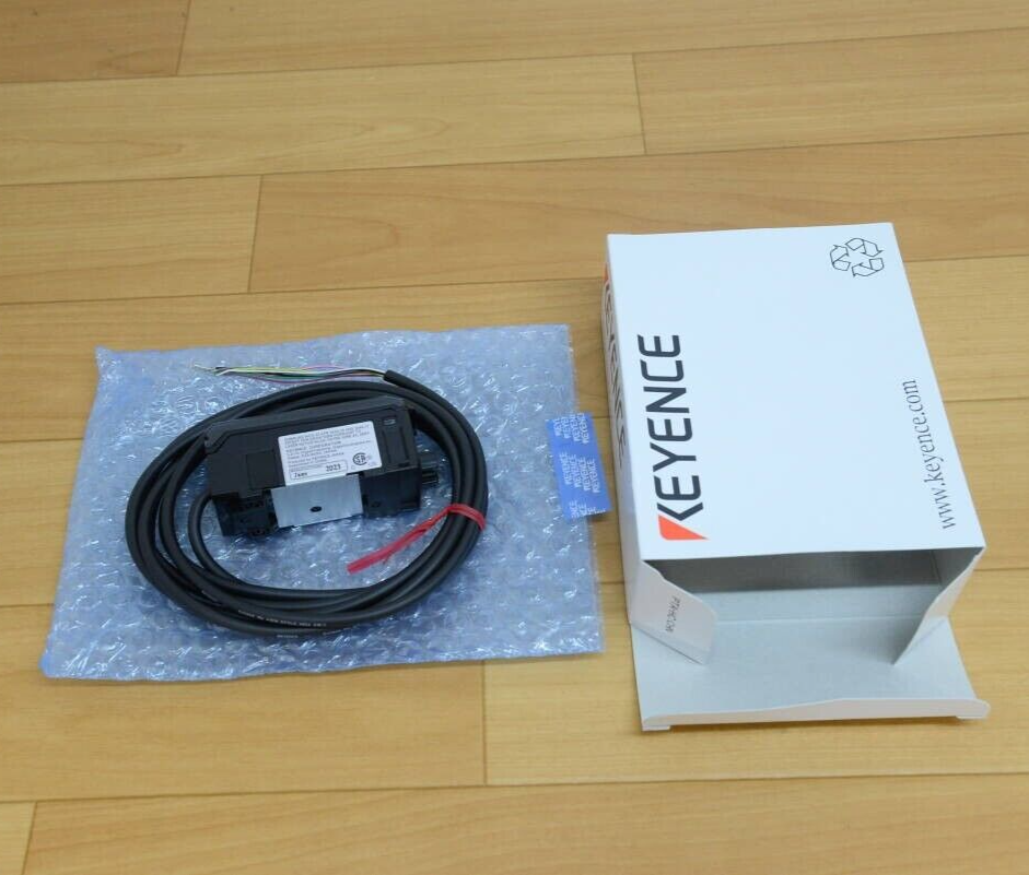 Keyence IL-1050 Laser Sensor Industrial Parts In Box Brand Keyence IL-1050 Laser Sensor Industrial Parts In Box Brand