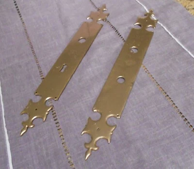 Paire de plaques de Porte Vintage en Laiton forme Lys - Photo 1/4