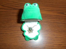 ENAMEL FROG NECKLACE IN GREEN VELOUR FROG GIFT BOX 