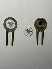 (1) Castle Pines Golf Club Divot Tool & 1" Coin Golf Marker - Castle Rock, CO