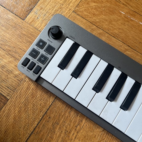 M-Audio Keystation Mini 32 MK3 USB MIDI keyboard portable controller mini keys - Picture 2 of 5