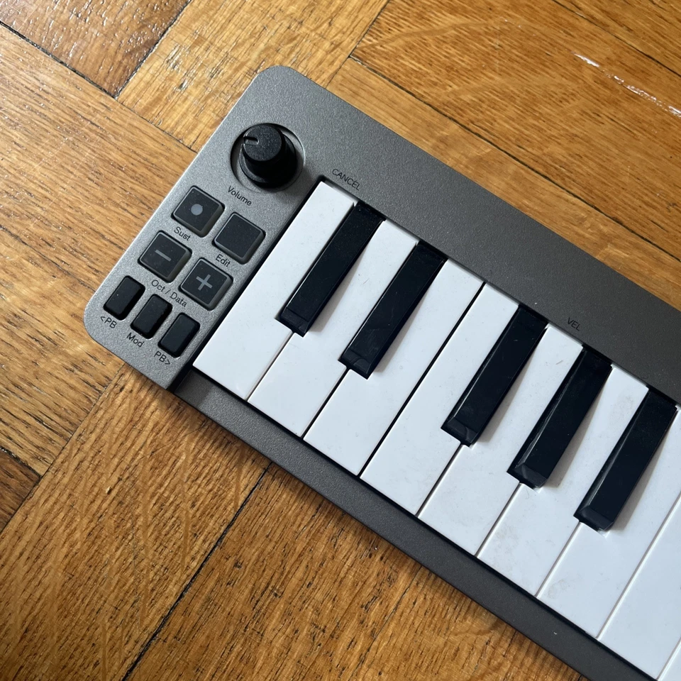 M-Audio Keystation Mini 32 MK3 USB MIDI keyboard portable controller mini keys - Image 2 of 4