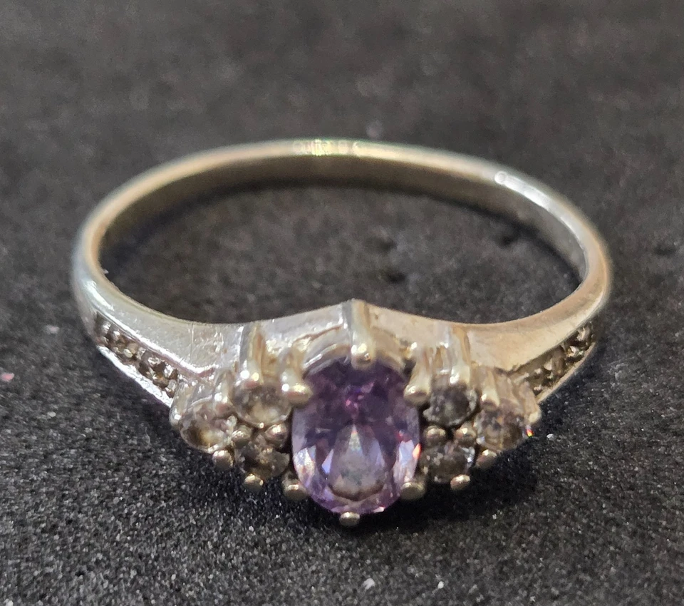 9ct Yellow Gold Ring Cubic Zirconia Stones Full UK Hallmark Ring Size M - Image 3 of 4