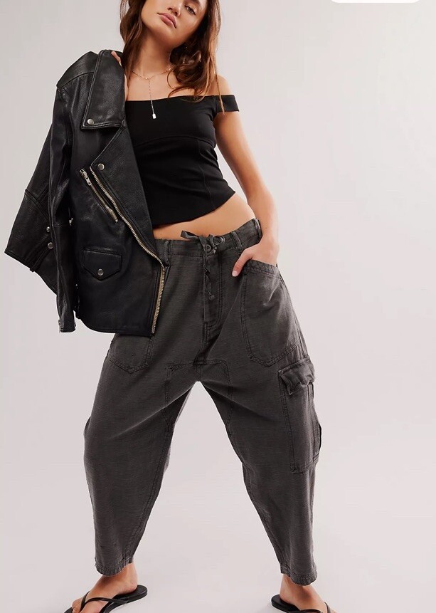 Free People ★ Bay To Breakers Pants Free People Bay to Breakers Pants Women's Medium Black Cargo